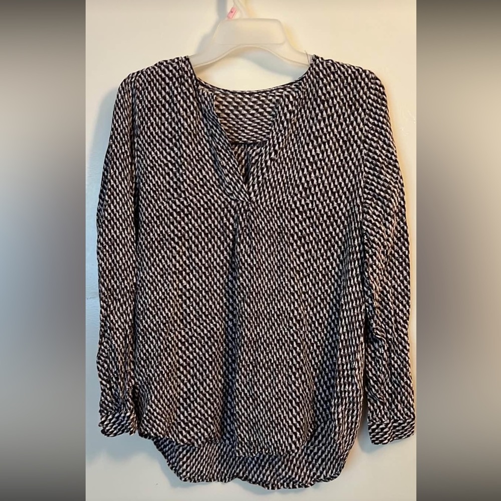 Cute long sleeve blouse 🌸